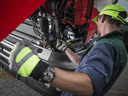 Oil Change On Semi Trucks: Complete Maintenance Guide